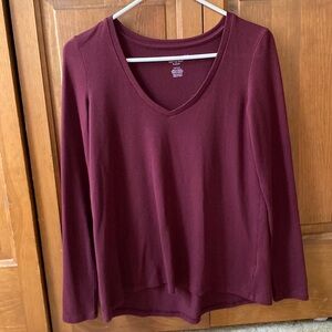 American eagle woman size small soft and sexy, plush  longsleeve color maroon